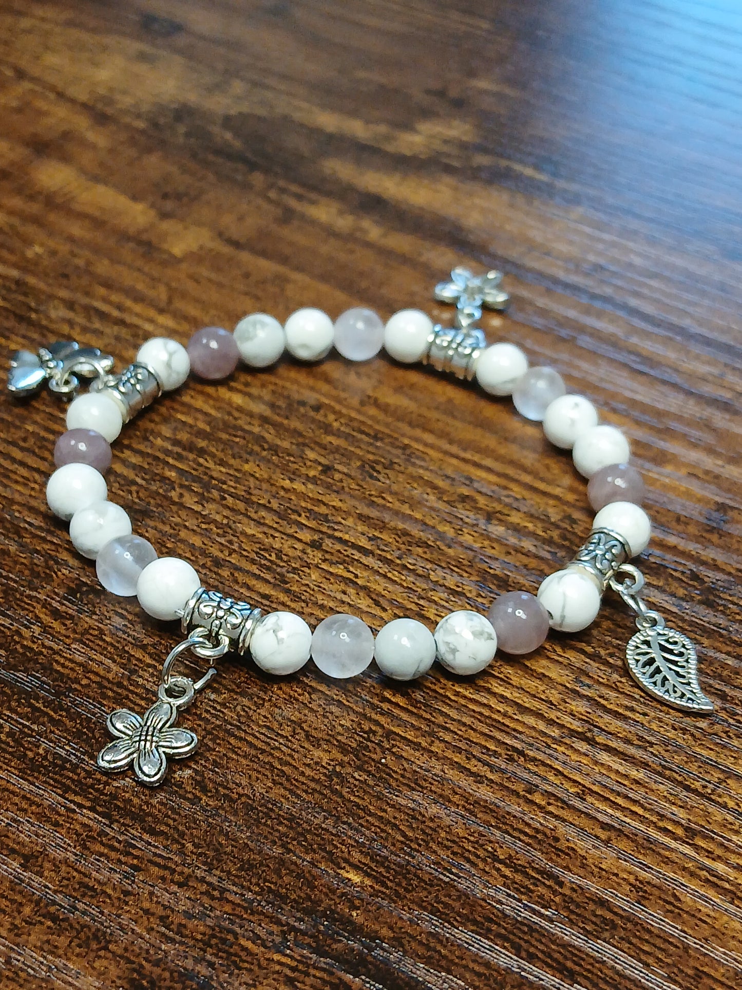 Bracelet Howlite et pierre Quartz ( deux types)